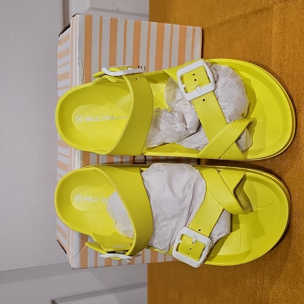 Wild Diva Lounge Sandals NIB